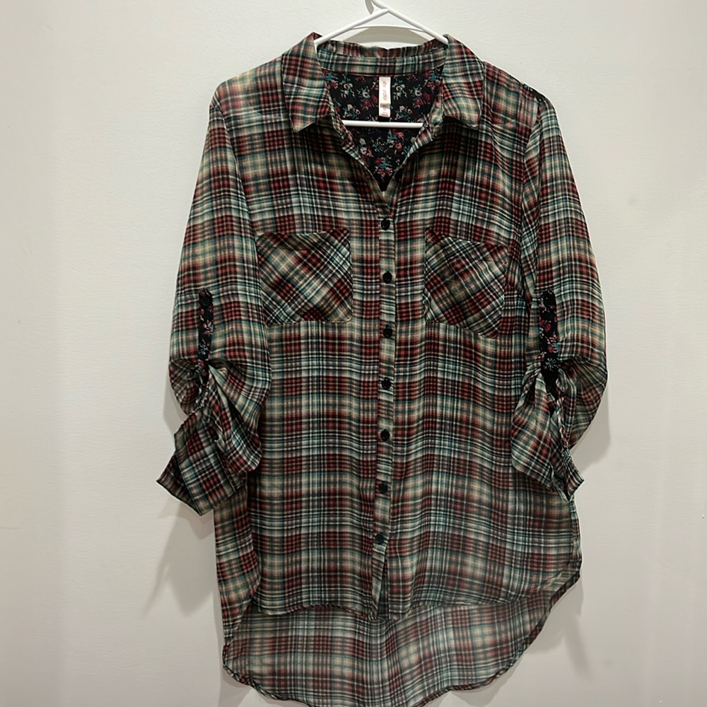 Medium roll up long sleeve light weight shirt.
